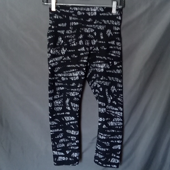 Lululemon Athletica High Rise Cropped Leggings - Picture 10 of 10